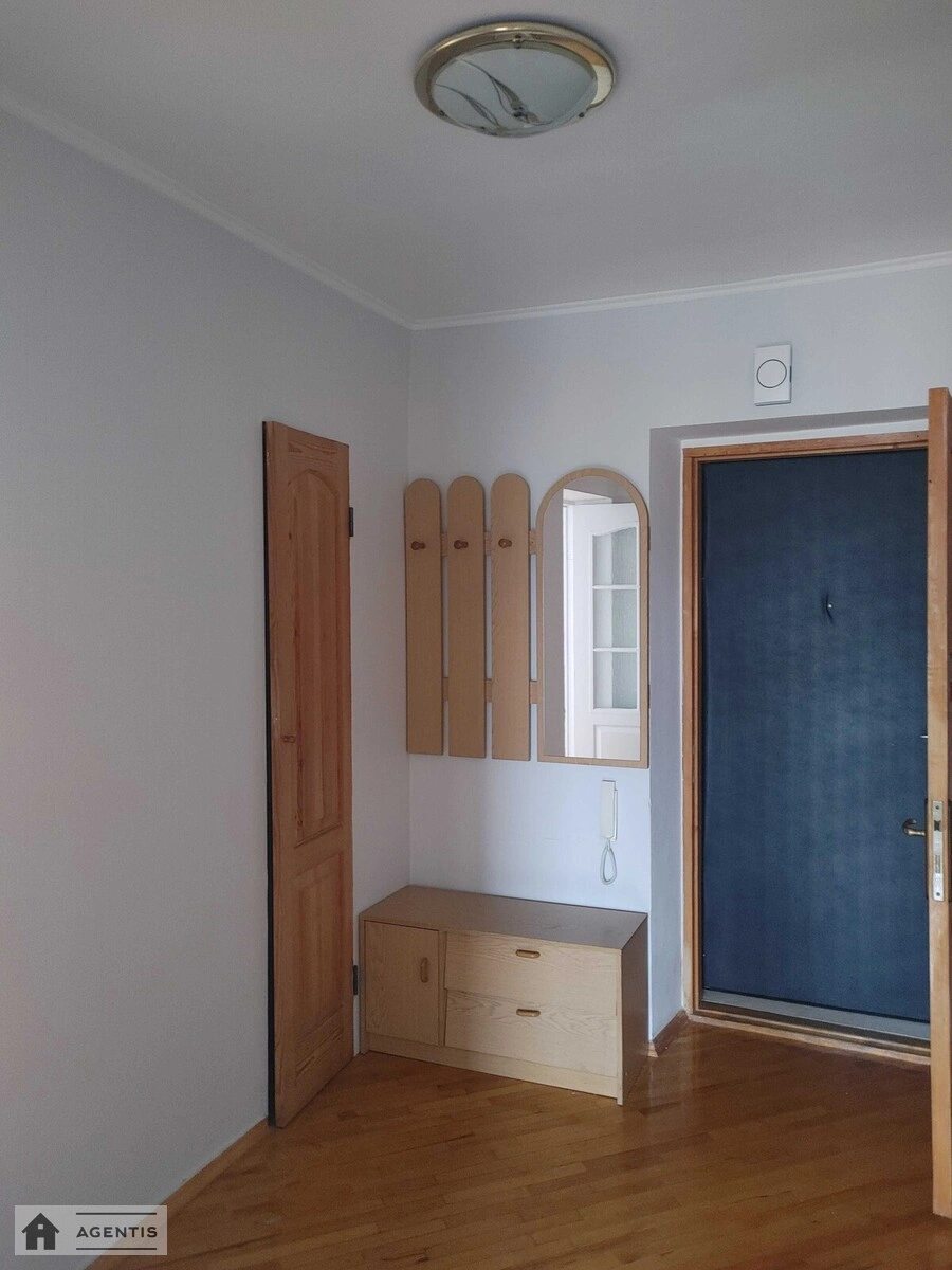 Сдам квартиру 2 комнаты, 56 m², 12 эт./16 этажей. Загорівська вул. (Багговутівська), Киев. 