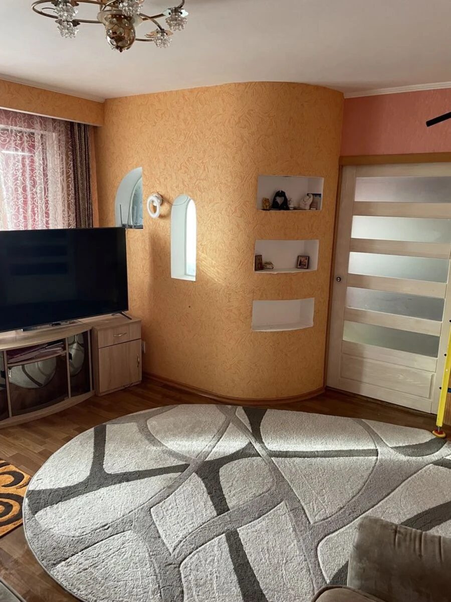 Продаж квартири 3 кімнати, 60 m², 9 пов./9 поверхів. Подільський (ленінський), Кропивницький. 