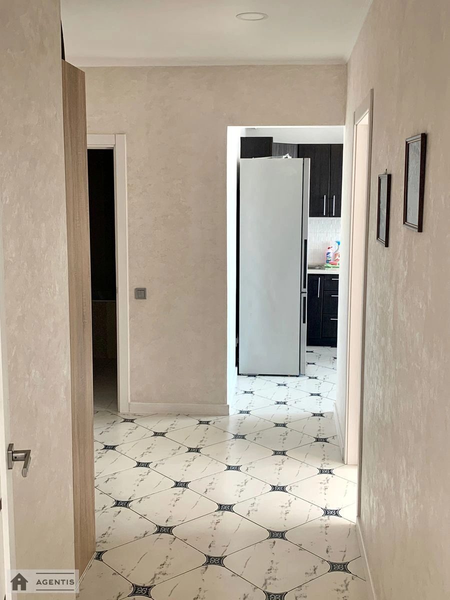 Сдам квартиру 2 комнаты, 65 m², 13 эт./22 этажа. 1, Заречная 1, Киев. 