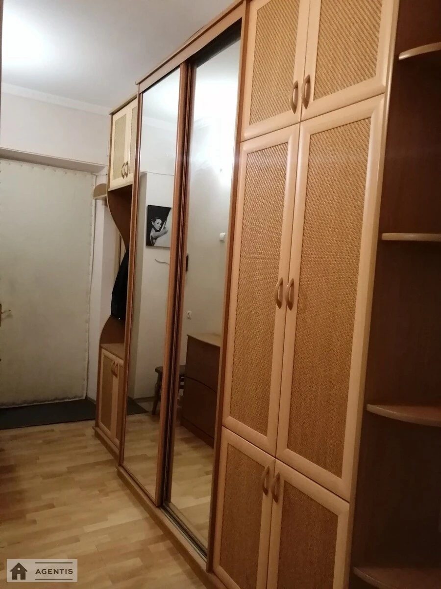 Здам квартиру 2 кімнати, 56 m², 4 пов./4 поверхи. 3, Василя Данилевича вул. (Толбухіна), Київ. 