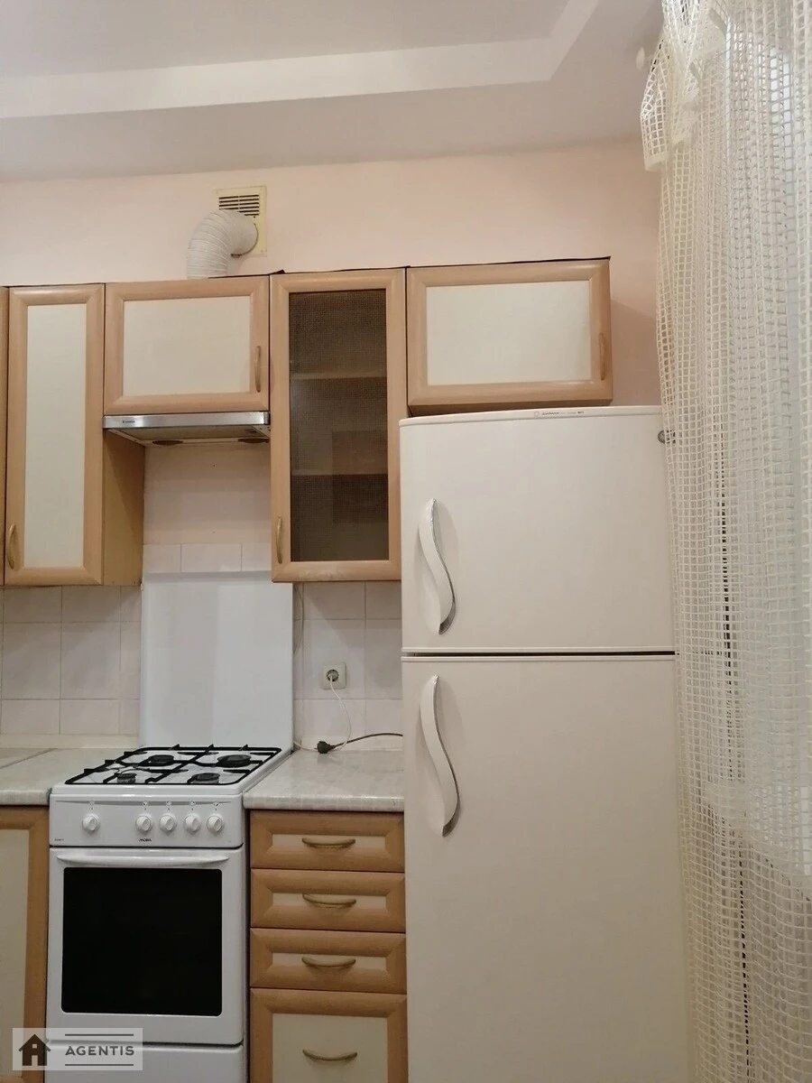 Здам квартиру 2 кімнати, 56 m², 4 пов./4 поверхи. 3, Василя Данилевича вул. (Толбухіна), Київ. 