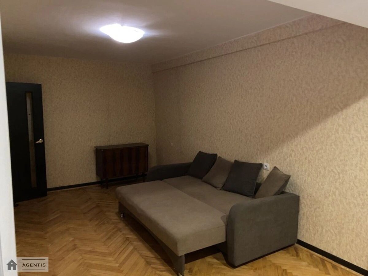 Здам квартиру 1 кімната, 38 m², 3 пов./9 поверхів. 28, Віктора Ярмоли вул., Київ. 