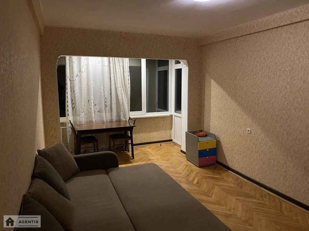 Здам квартиру 1 кімната, 38 m², 3 пов./9 поверхів. 28, Віктора Ярмоли вул., Київ. 