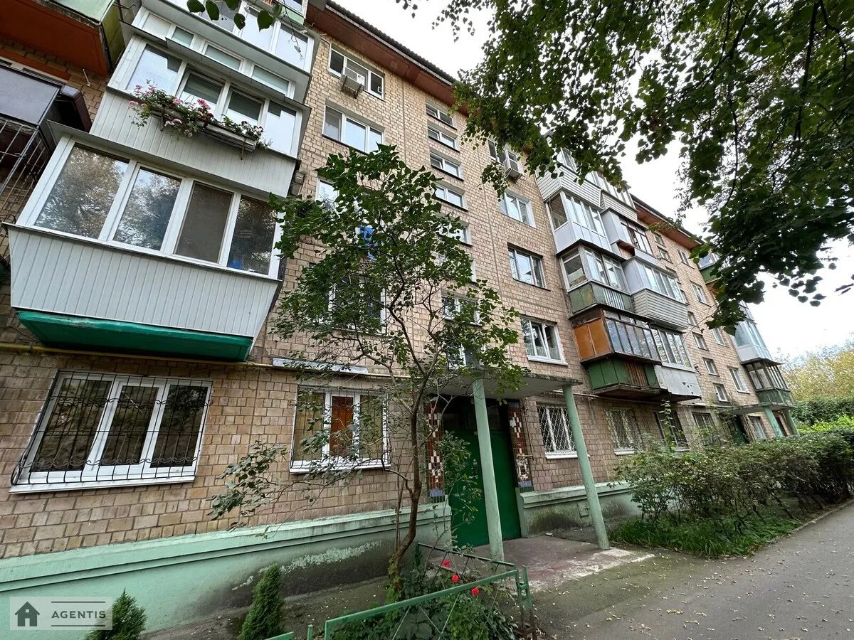 Здам квартиру 1 кімната, 32 m², 3 пов./5 поверхів. 15, Богдана Гаврилишина вул. (Ванди Василевської), Київ. 