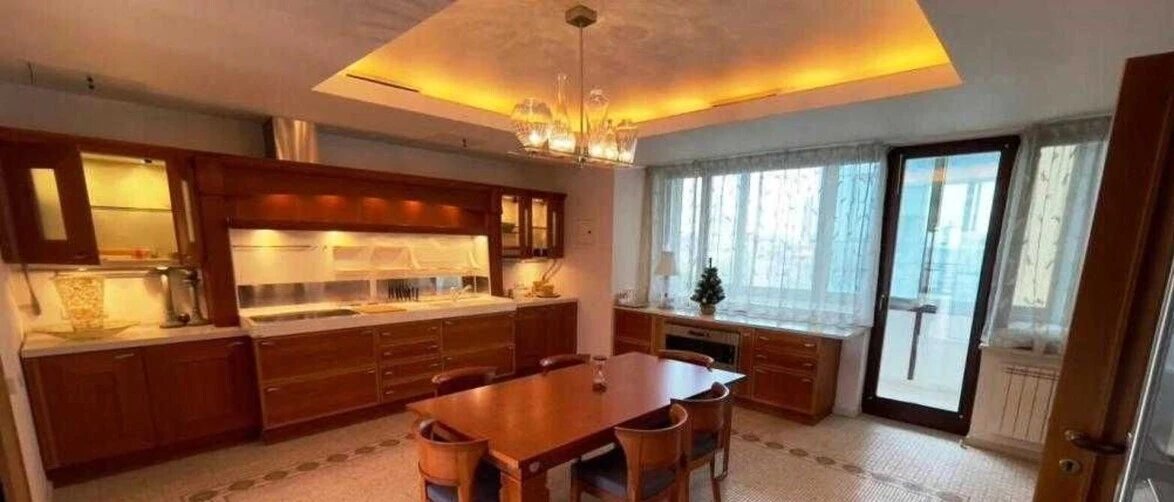 Сдам квартиру 3 комнаты, 194 m², 15 эт./18 этажей. 10, Кропивницкого 10, Киев. 