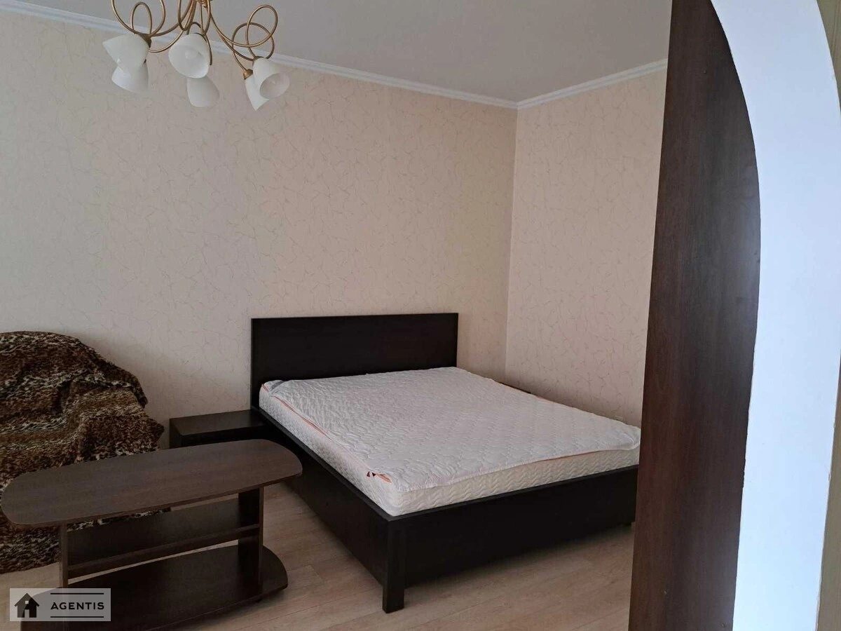 Здам квартиру 1 кімната, 43 m², 4 пов./24 поверхи. Петра Калнишевського вул. (Михайла Майорова), Київ. 