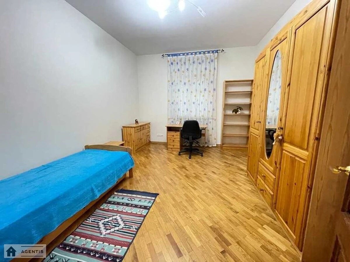 Здам квартиру 3 кімнати, 71 m², 1 пов./5 поверхів. 3, Панаса Мирного вул., Київ. 