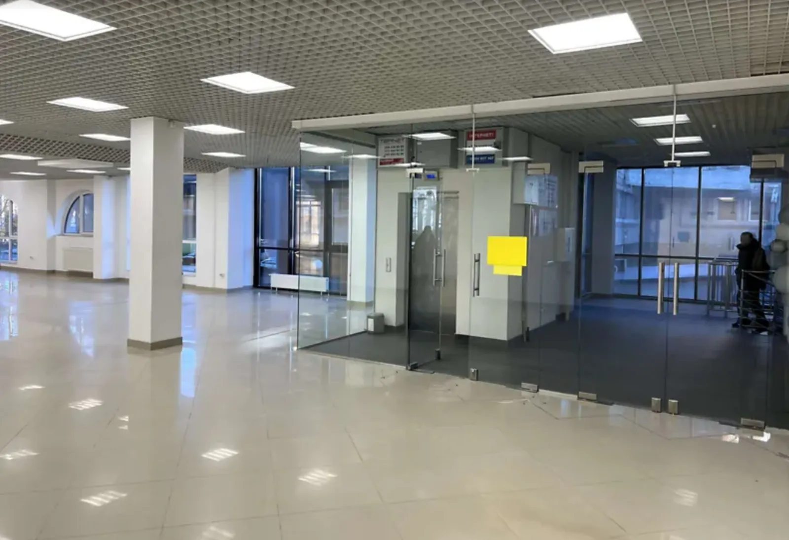 Продам нерухомість під комерцію 152 m², 2 пов./3 поверхи. Центр, Тернопіль. 