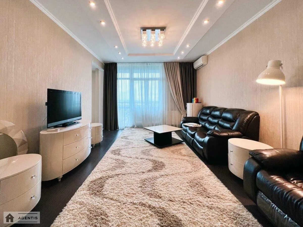 Сдам квартиру 2 комнаты, 90 m², 20 эт./23 этажа. Зверинецкая, Киев. 