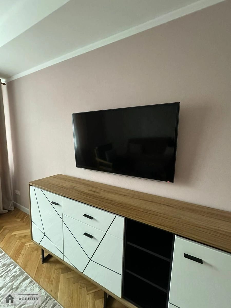 Сдам квартиру 2 комнаты, 54 m², 8 эт./8 этажей. 45, Большая Васильковская 45, Киев. 