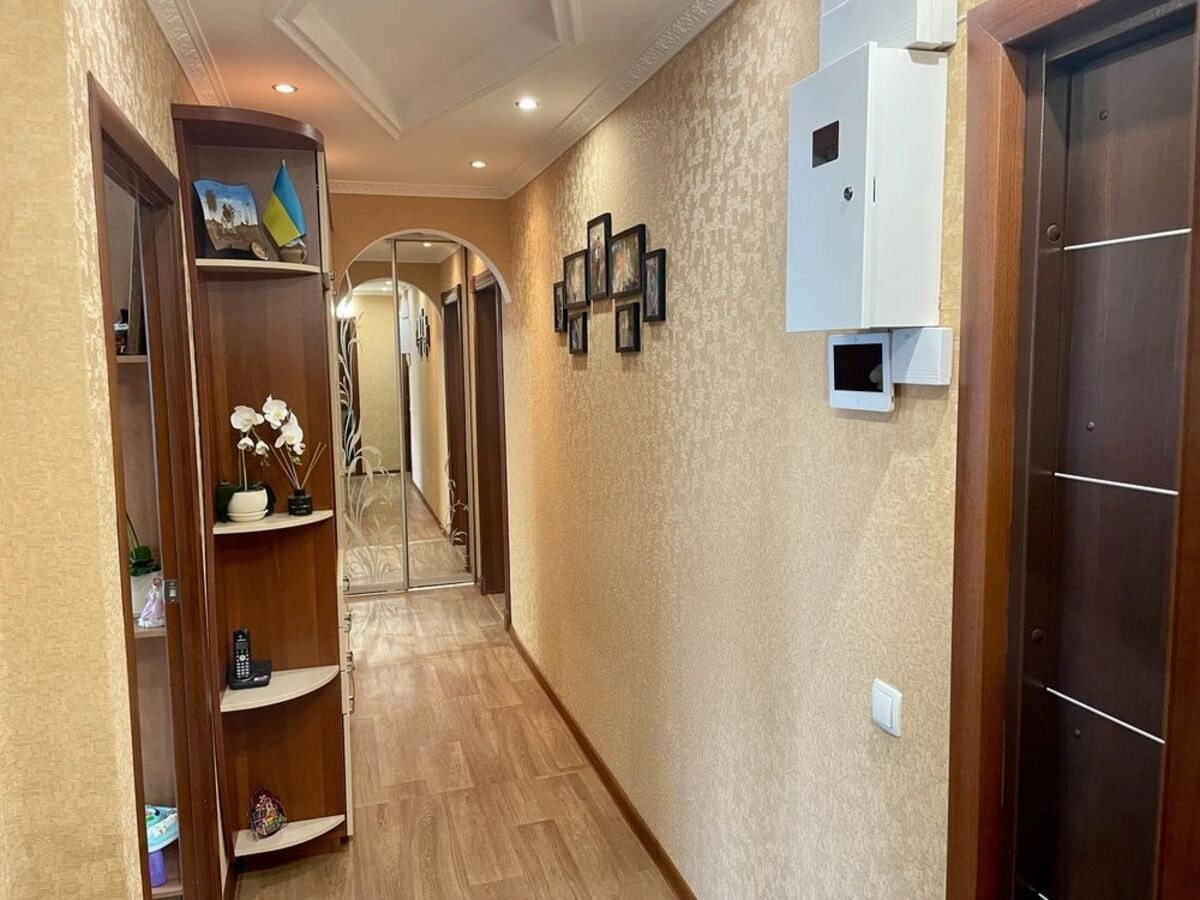 Apartments for sale 3 rooms, 67 m², 6th fl./9 floors. 18, Kompozytora Lyatoshynskoho vul., Kyiv. 