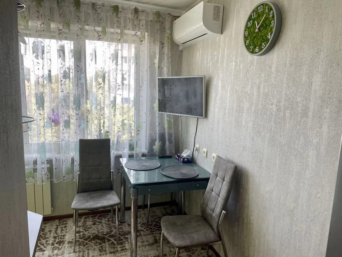 Apartments for sale 3 rooms, 67 m², 6th fl./9 floors. 18, Kompozytora Lyatoshynskoho vul., Kyiv. 