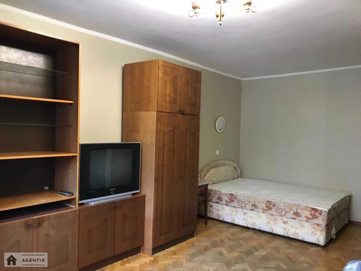 Сдам квартиру 1 комната, 33 m², 4 эт./9 этажей. 2, Сергія Гусовського вул., Киев. 