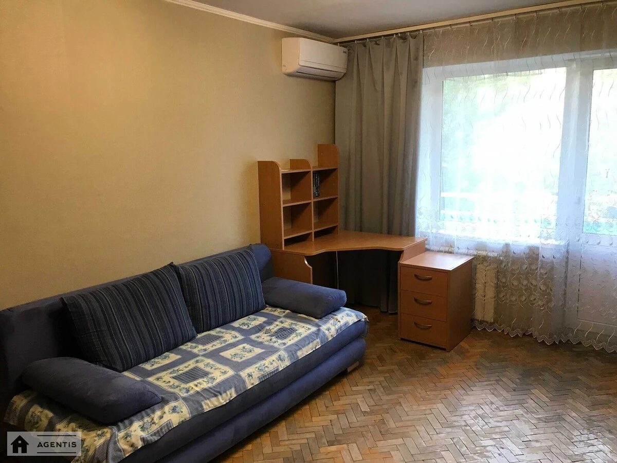 Сдам квартиру 1 комната, 33 m², 4 эт./9 этажей. 2, Сергія Гусовського вул., Киев. 