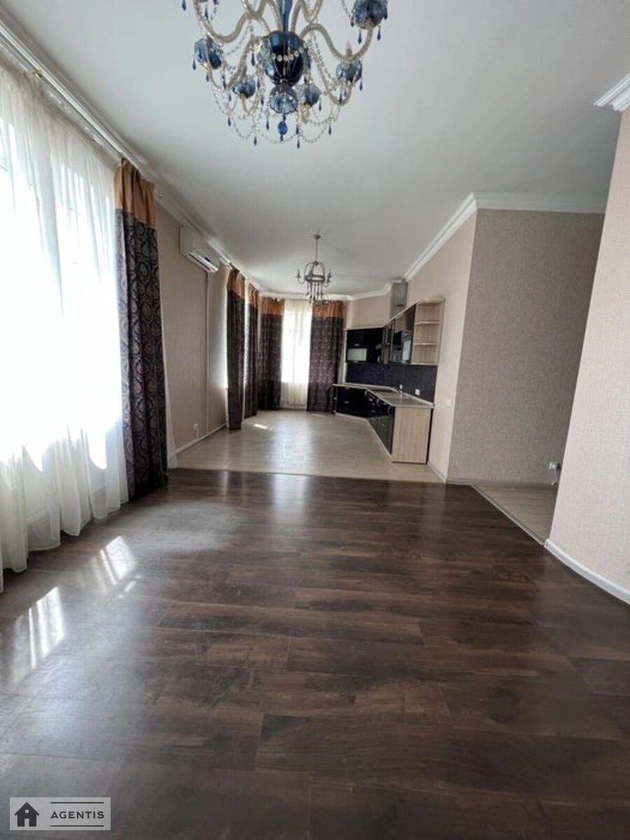 Сдам квартиру 3 комнаты, 100 m², 3 эт./4 этажа. 48, Генерала Наумова вул., Киев. 