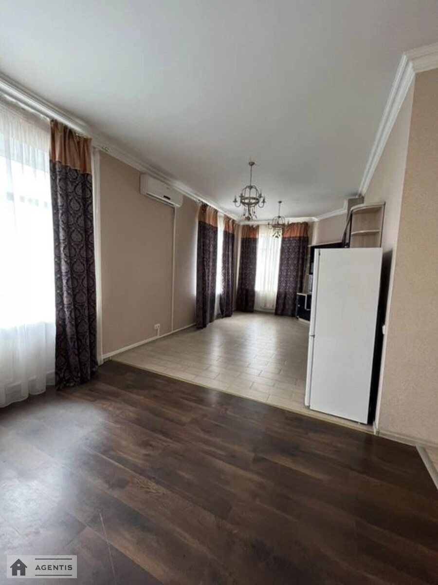 Сдам квартиру 3 комнаты, 100 m², 3 эт./4 этажа. 48, Генерала Наумова вул., Киев. 