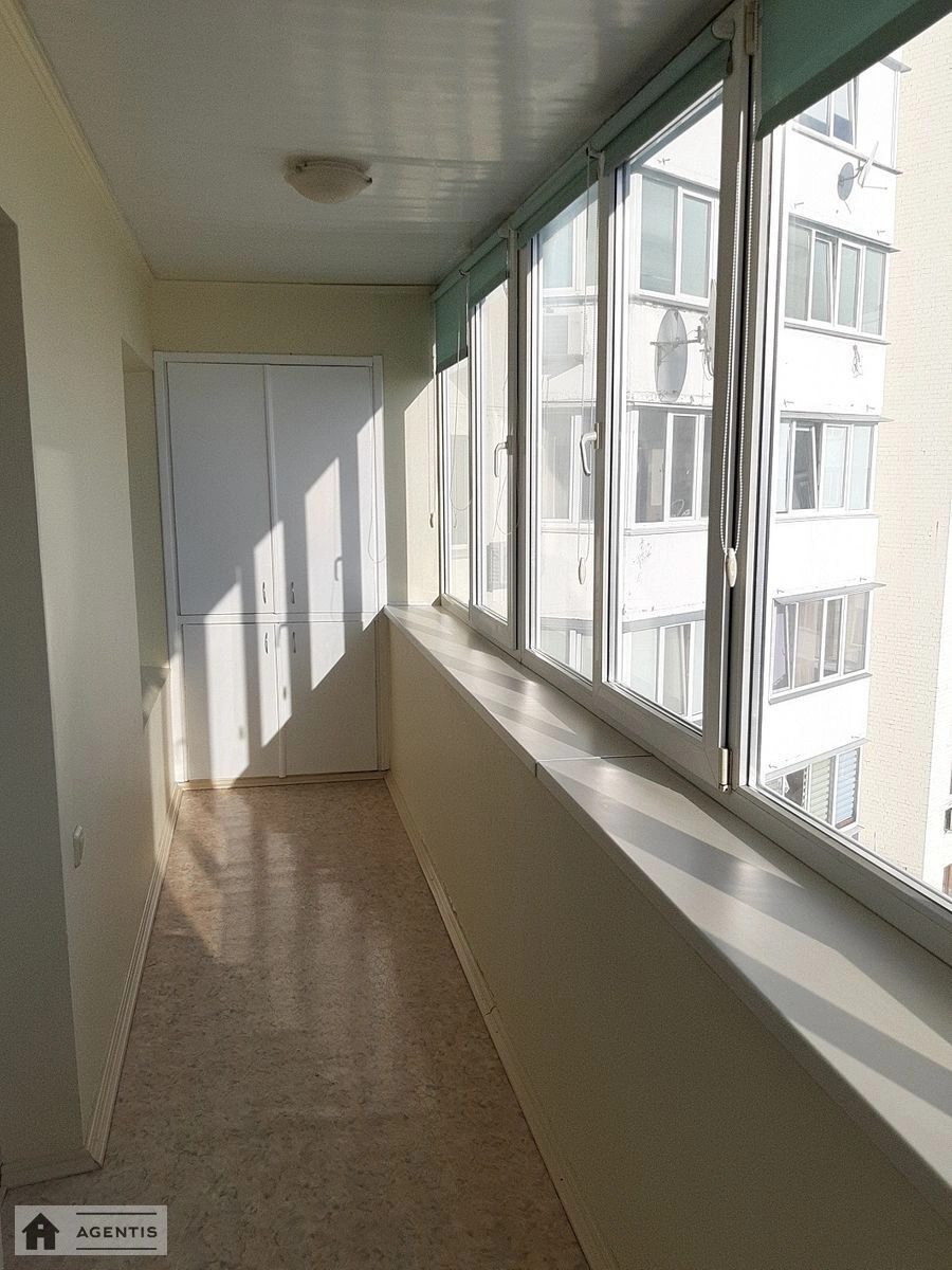 Сдам квартиру 2 комнаты, 65 m², 15 эт./20 этажей. 13, Левка Лукяненка вул. (Маршала Тимошенка), Киев. 