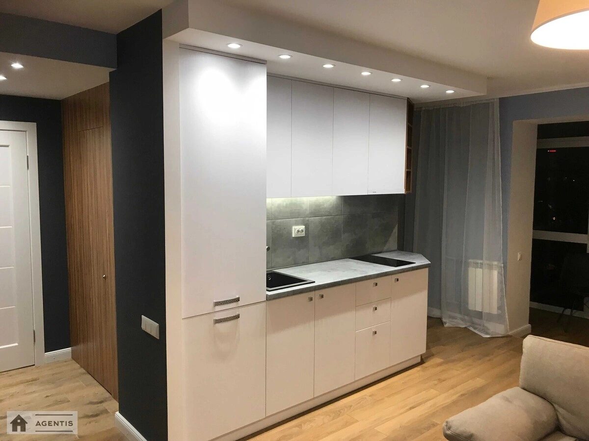 Сдам квартиру 1 комната, 45 m², 8 эт./10 этажей. 10, Миколи Міхновського бульв. (Дружби Народів), Киев. 