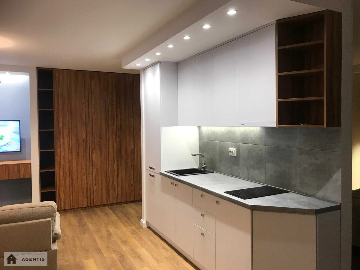 Сдам квартиру 1 комната, 45 m², 8 эт./10 этажей. 10, Миколи Міхновського бульв. (Дружби Народів), Киев. 