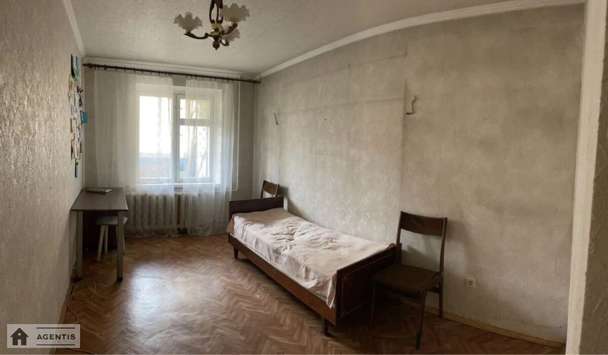 Здам квартиру 4 кімнати, 60 m², 5 пов./9 поверхів. 22, Романа Шухевича просп. (Генерала Ватутіна), Київ. 