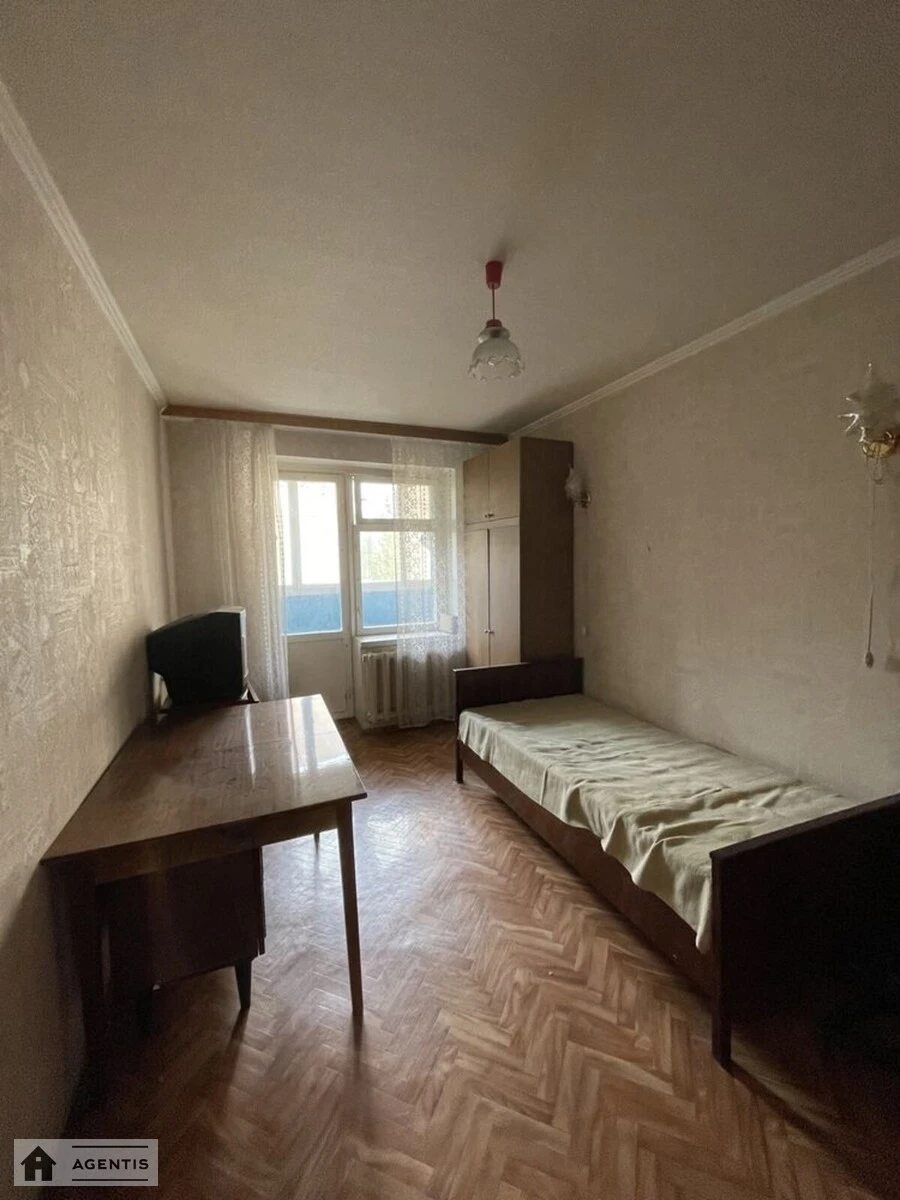 Здам квартиру 4 кімнати, 60 m², 5 пов./9 поверхів. 22, Романа Шухевича просп. (Генерала Ватутіна), Київ. 