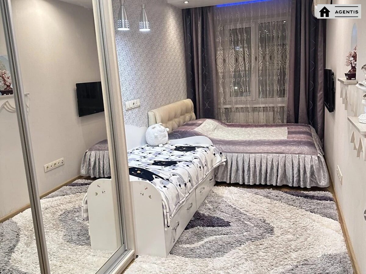 Здам квартиру 2 кімнати, 44 m², 4 пов./5 поверхів. 6, Ризька 6, Київ. 