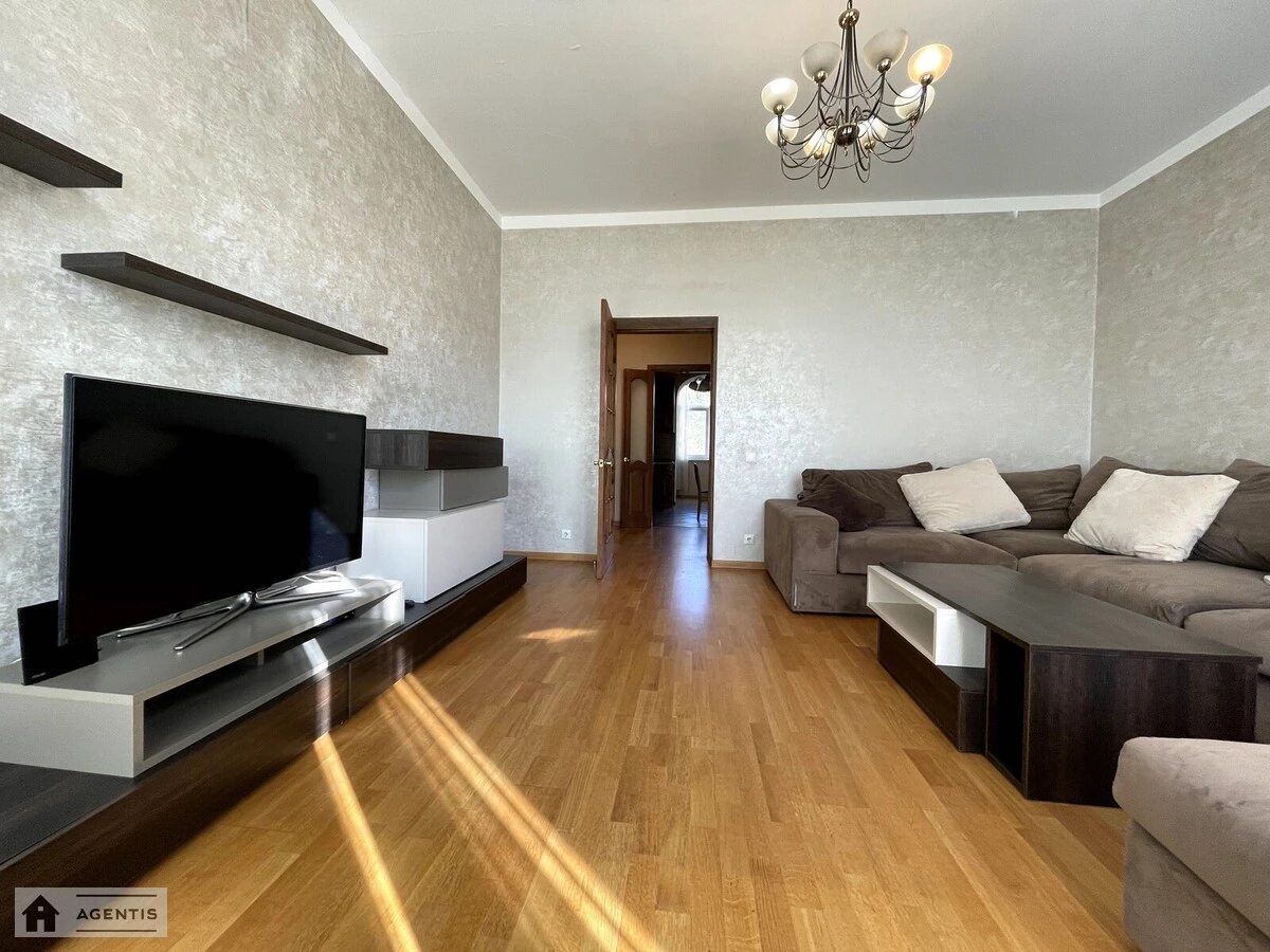 Apartment for rent 3 rooms, 90 m², 3rd fl./5 floors. 32, Yuriya Illyenka vul. Melnykova, Kyiv. 