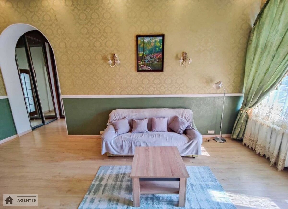 Apartment for rent 4 rooms, 100 m², 4th fl./4 floors. Mezhygirska, Kyiv. 