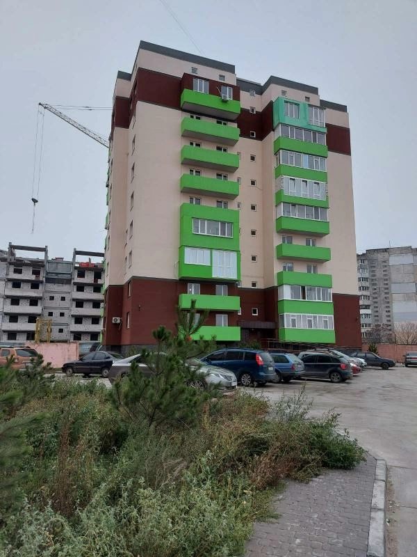 Apartments for sale. 2 rooms, 61 m², 6th floor/9 floors. Pr. 200 let Khersona, Kherson. 