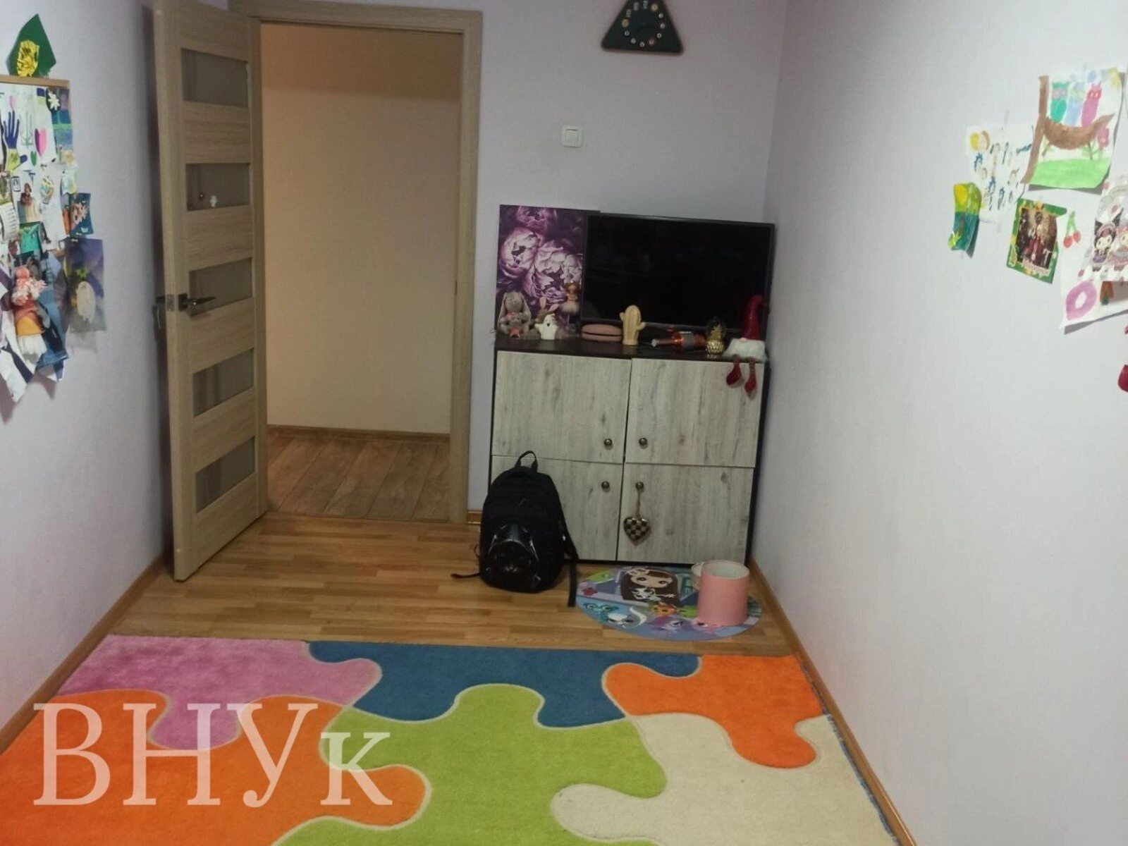 Продаж квартири 3 кімнати, 52 m², 2 пов./5 поверхів. Дружби вул., Тернопіль. 