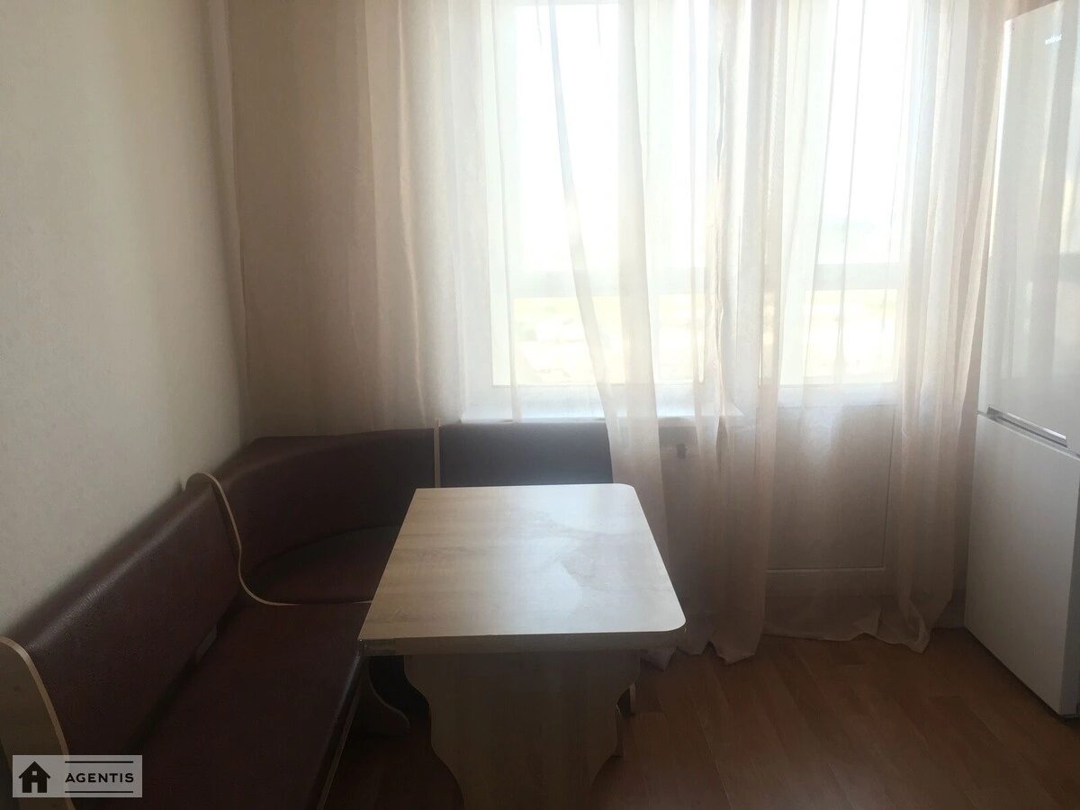 Apartment for rent 2 rooms, 57 m², 16th fl./25 floors. Sofiyi Rusovoyi vul., Kyiv. 