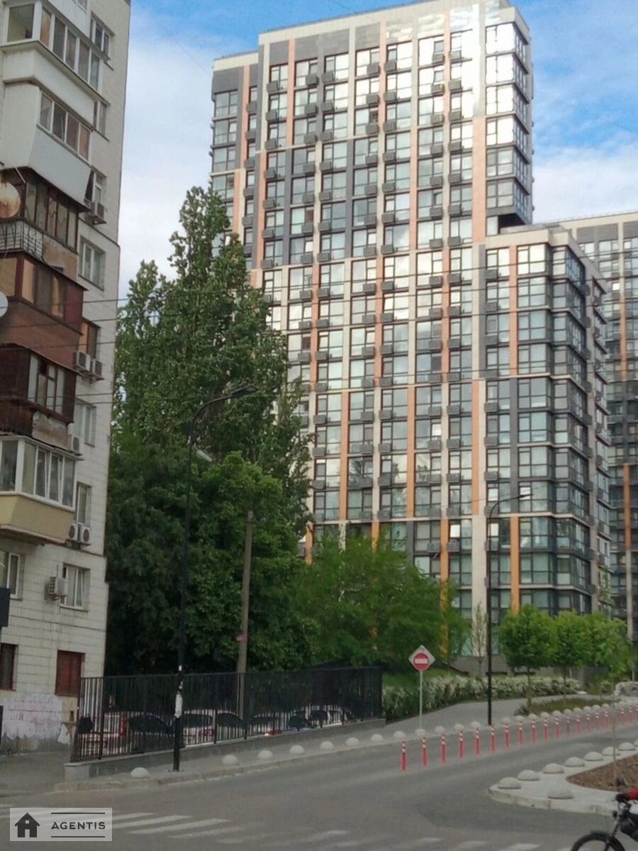 Сдам квартиру 2 комнаты, 45 m², 17 эт./18 этажей. Джона Маккейна вул. (Івана Кудрі), Киев. 