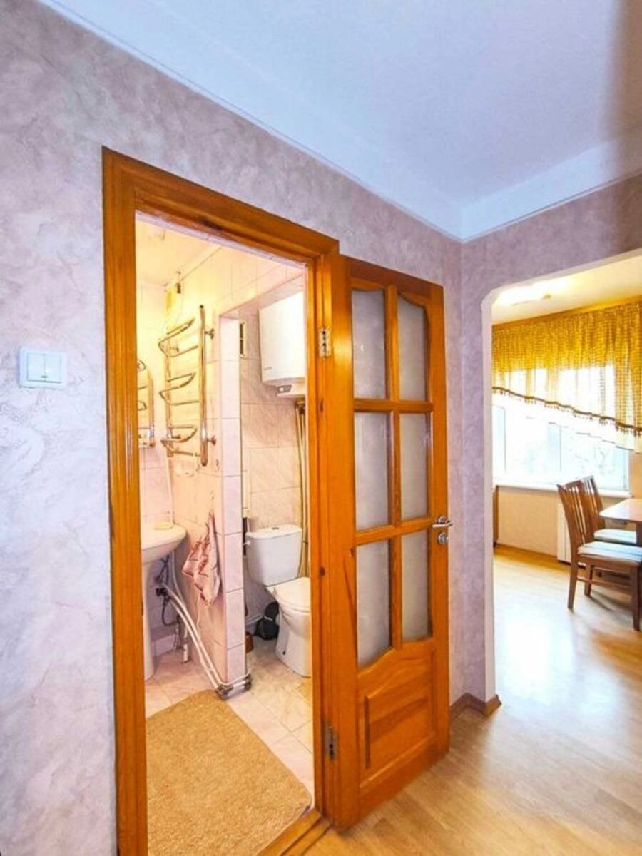 Сдам квартиру 3 комнаты, 60 m², 6 эт./9 этажей. 127, Берестейський просп. (Перемоги), Киев. 