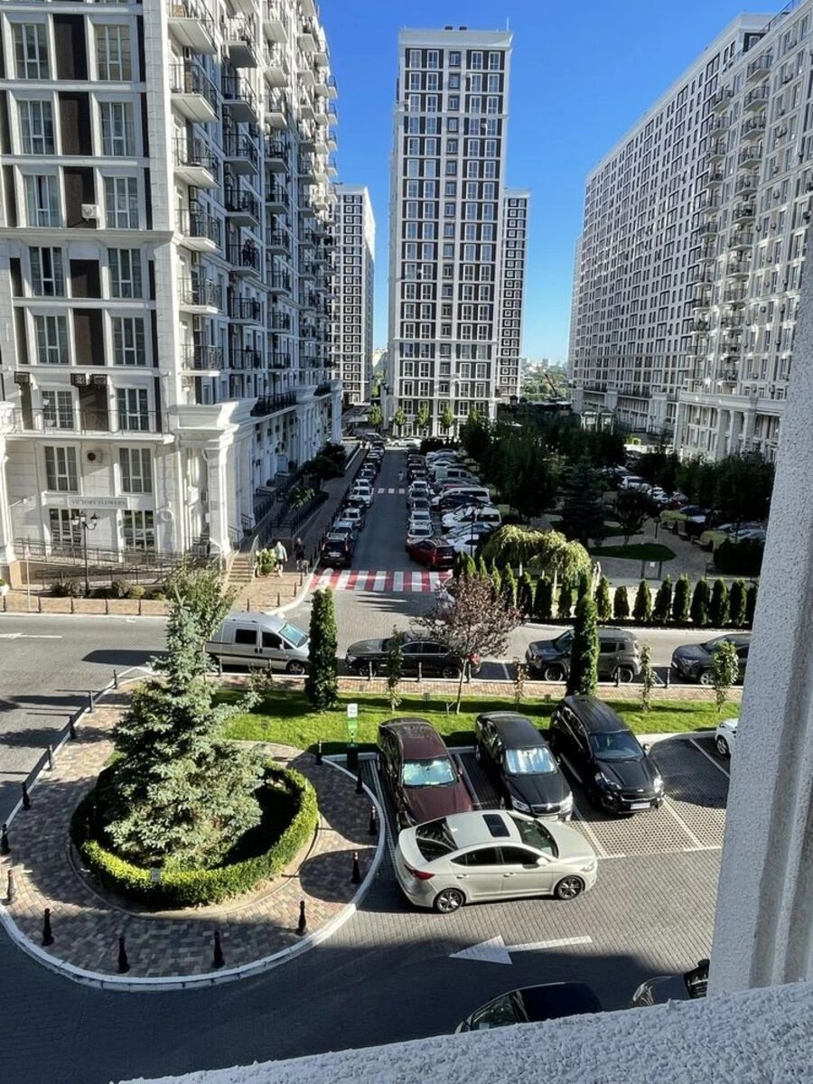 Продаж квартири 3 кімнати, 79 m², 4 пов./13 поверхів. 28, Михайла Максимовича вул. (Онуфрія Трутенка), Київ. 