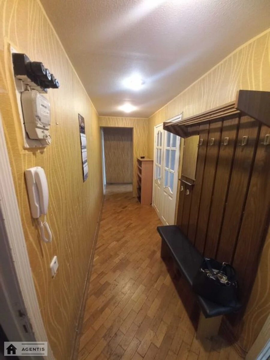 Здам квартиру 3 кімнати, 70 m², 7 пов./9 поверхів. 6, Якуба Коласа 6, Київ. 