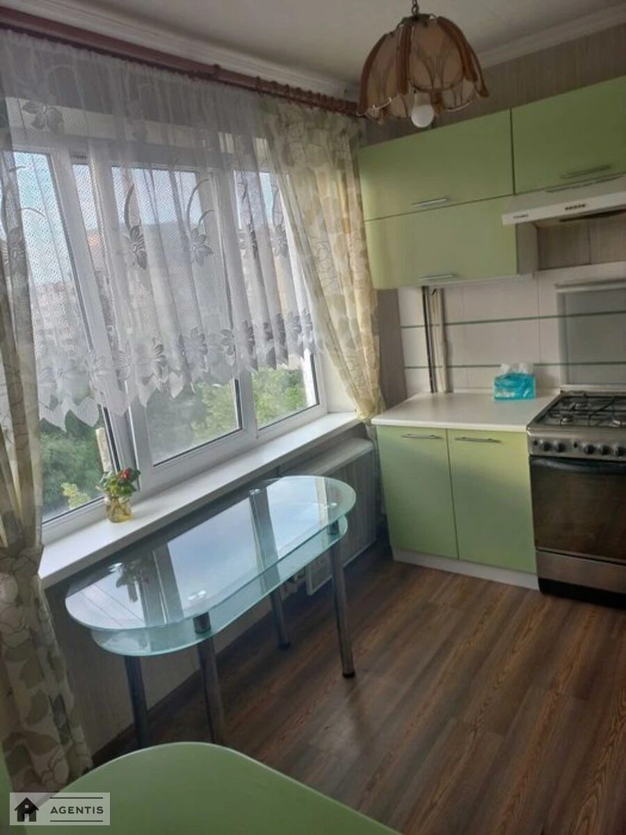 Здам квартиру 3 кімнати, 70 m², 7 пов./9 поверхів. 6, Якуба Коласа 6, Київ. 