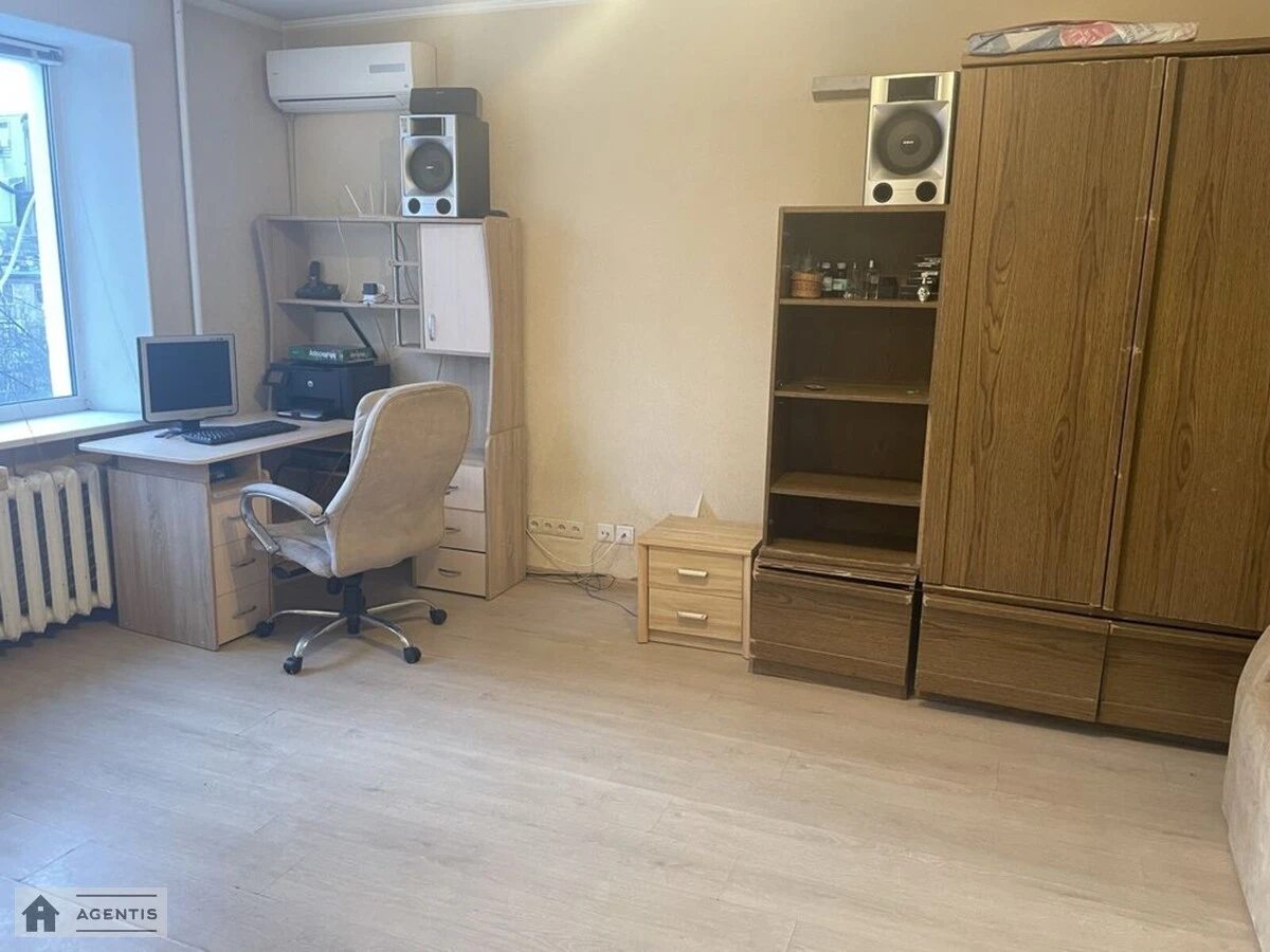 Здам квартиру 1 кімната, 32 m², 6 пов./9 поверхів. 7, Академіка Доброхотова вул., Київ. 