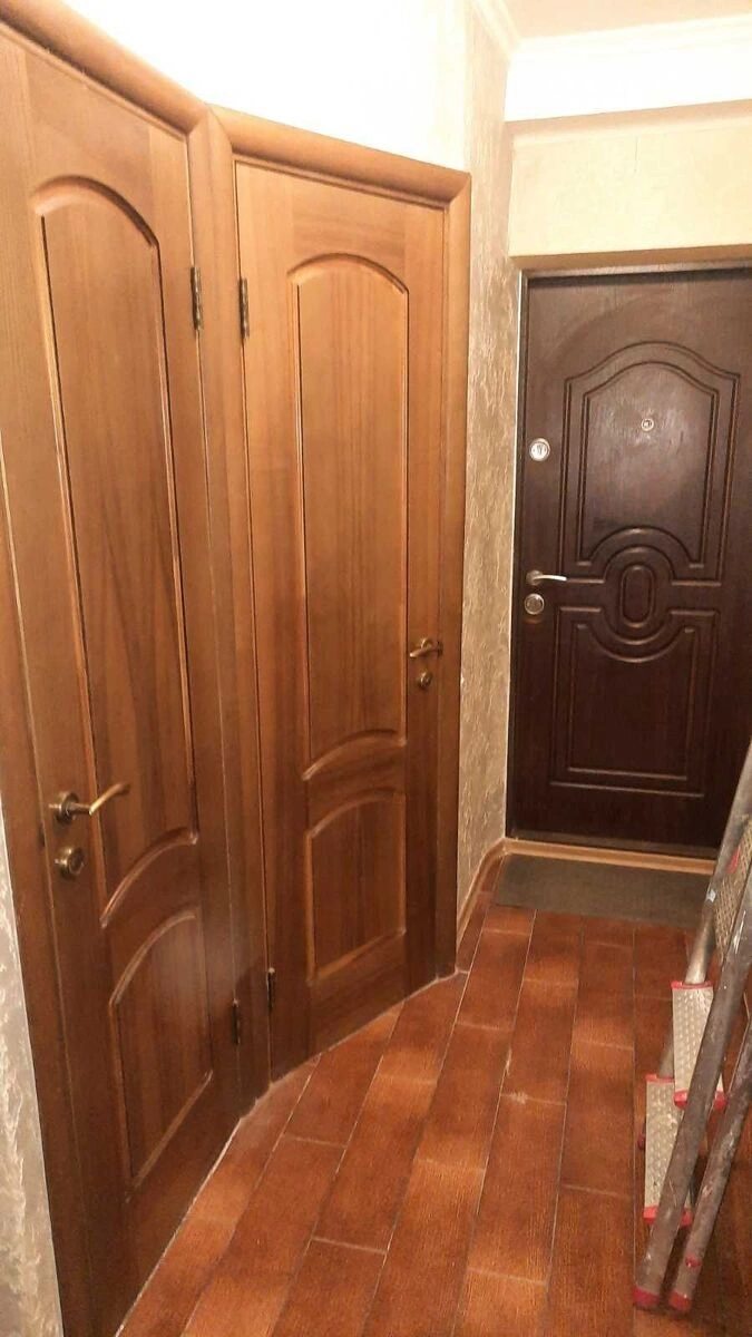 Продаж квартири 3 кімнати, 60 m², 1 пов./9 поверхів. 16, Борщагівська 16, Київ. 