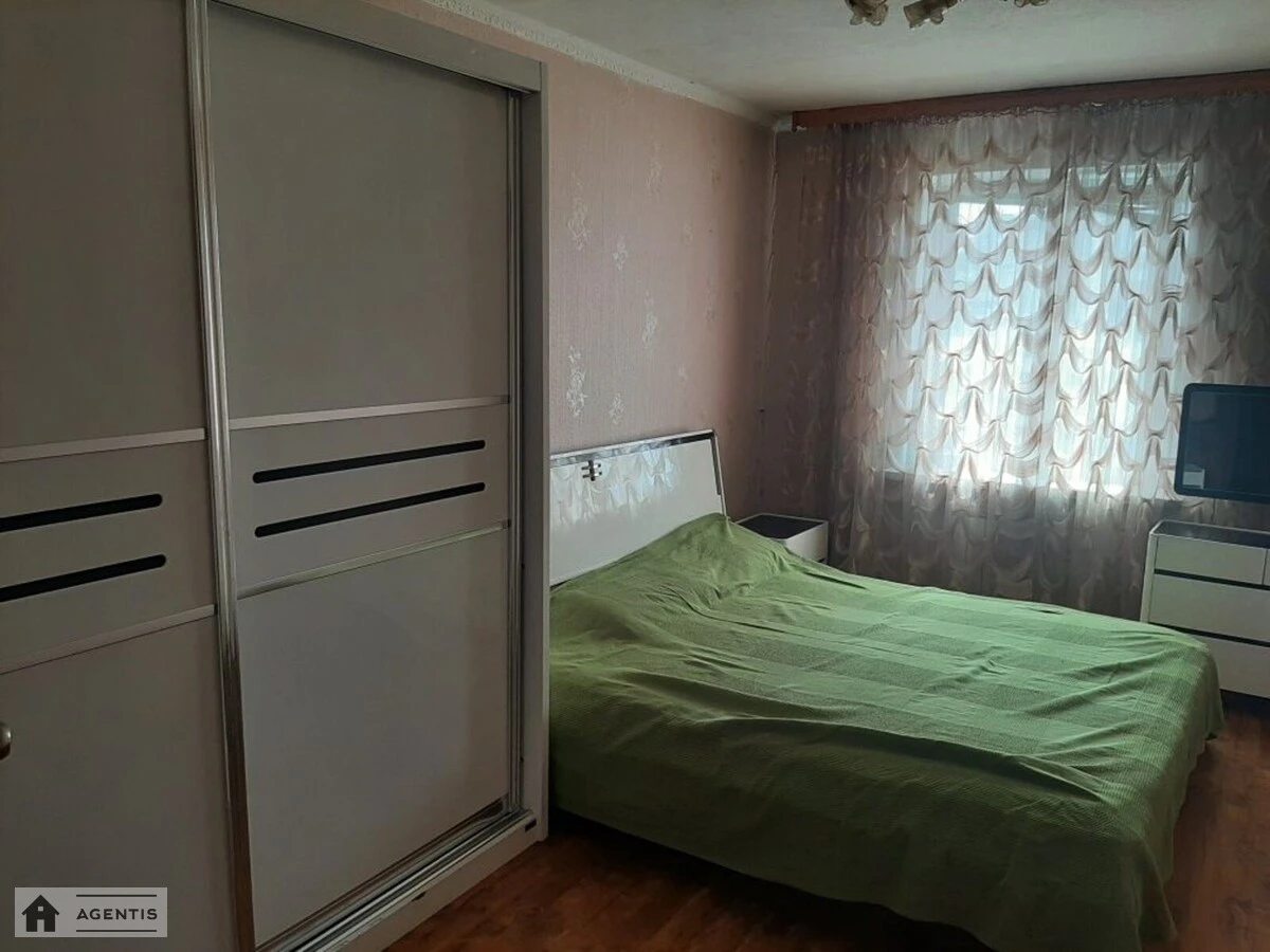 Здам квартиру 3 кімнати, 70 m², 10 пов./10 поверхів. 19, Милославська 19, Київ. 