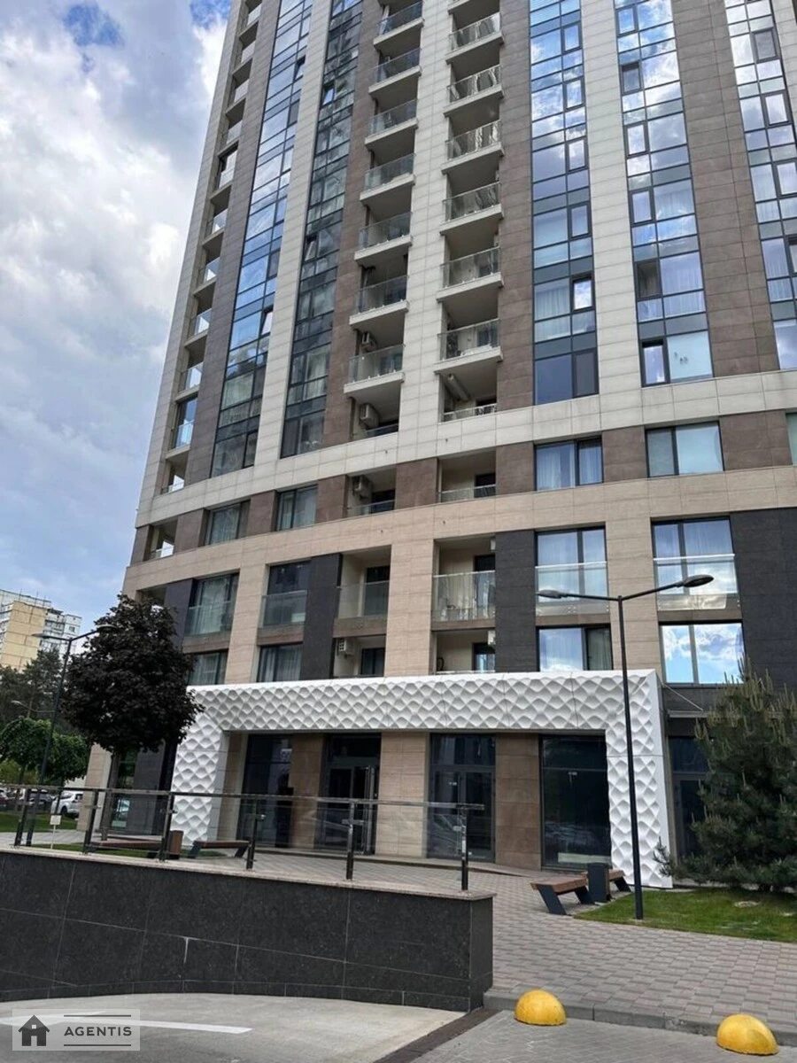 Сдам квартиру 1 комната, 45 m², 3 эт./25 этажей. Князя Романа Мстиславича, Киев. 