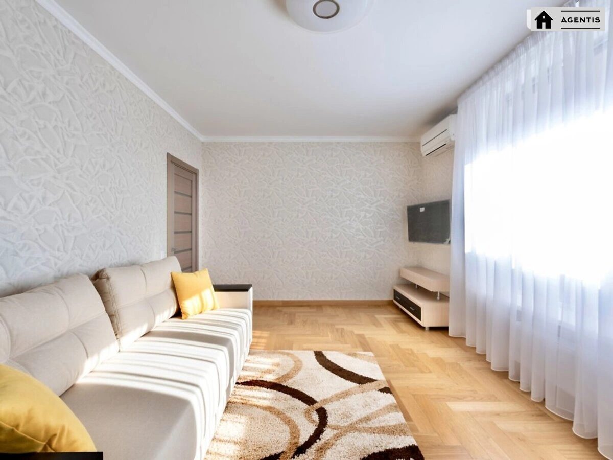 Apartment for rent 2 rooms, 68 m², 12th fl./25 floors. 20, Solomyanska vul., Kyiv. 