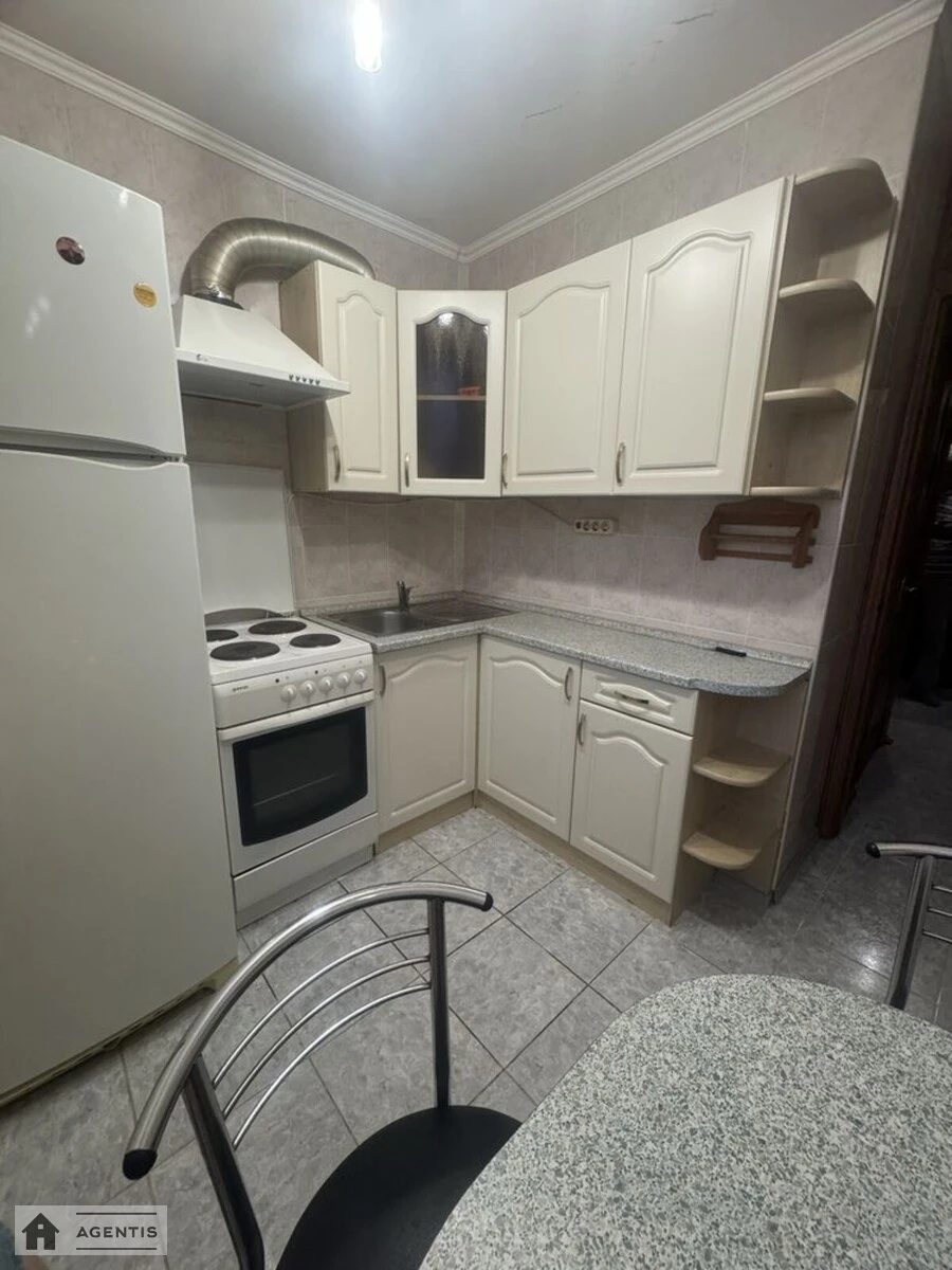 Сдам квартиру 1 комната, 30 m², 13 эт./15 этажей. 7, Митрополита Андрея Шептицького вул. (Анатолія Луначарського), Киев. 