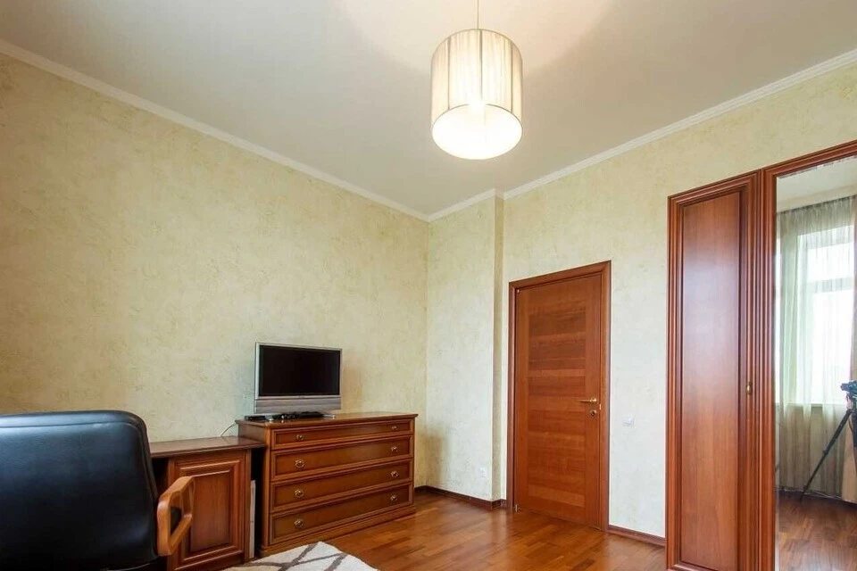 Apartment for rent 3 rooms, 93 m², 6th fl./9 floors. 3, Kudryavskiy 3, Kyiv. 