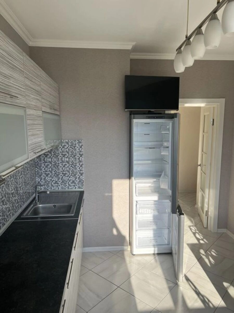 Сдам квартиру 1 комната, 50 m², 13 эт./17 этажей. 46, Юлії Здановської вул. (Михайла Ломоносова), Киев. 