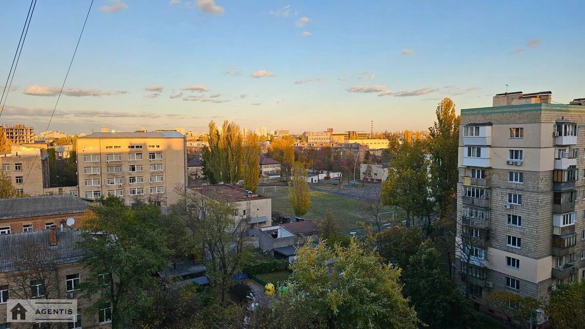 Здам квартиру 3 кімнати, 65 m², 9 пов./10 поверхів. 126, Кирилівська вул. (Фрунзе), Київ. 