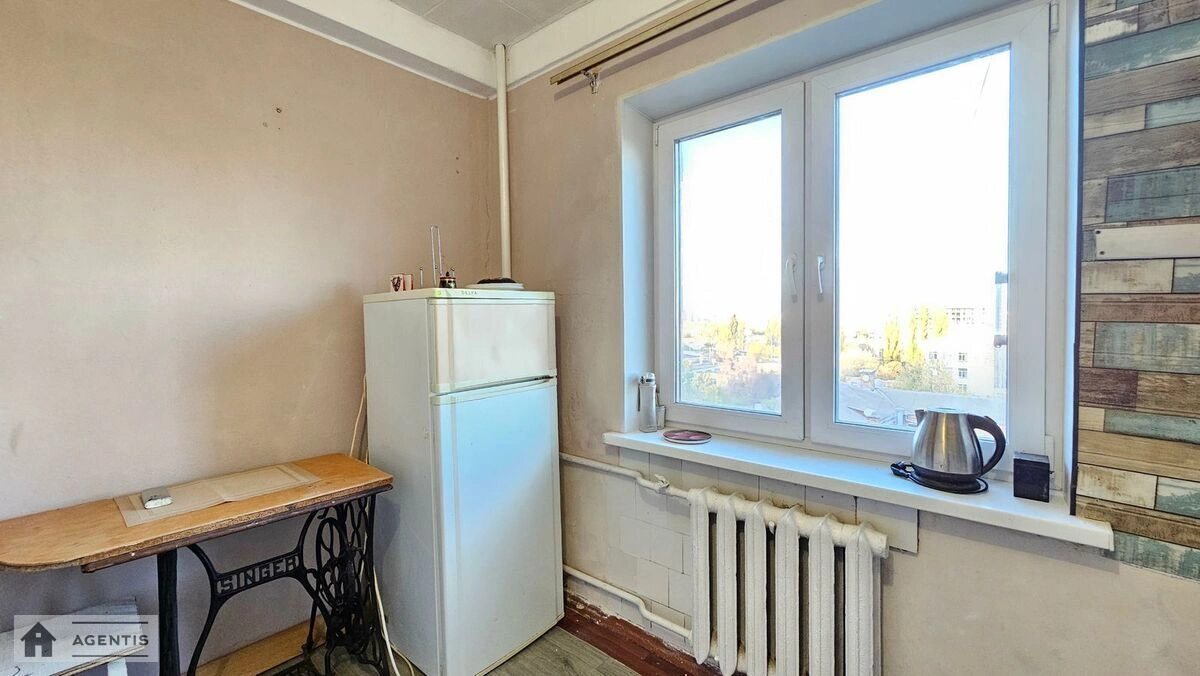 Здам квартиру 3 кімнати, 65 m², 9 пов./10 поверхів. 126, Кирилівська вул. (Фрунзе), Київ. 