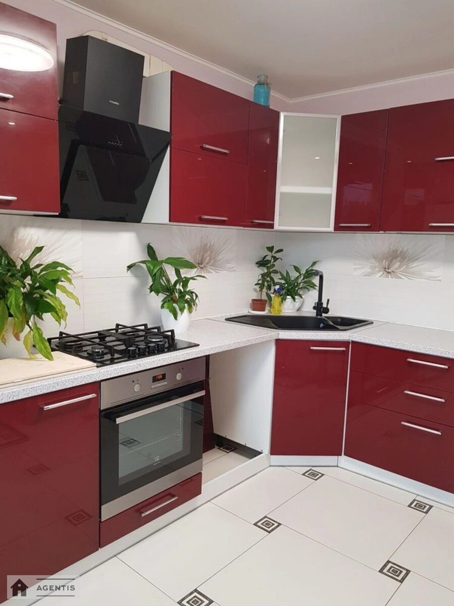 Здам квартиру 1 кімната, 46 m², 5 пов./9 поверхів. Прирічна, Київ. 