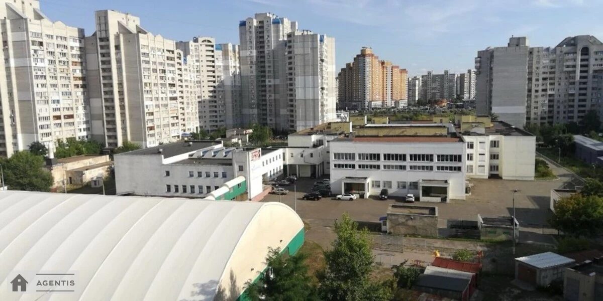 Здам квартиру 3 кімнати, 70 m², 9 пов./10 поверхів. 25, Драгоманова 25, Київ. 