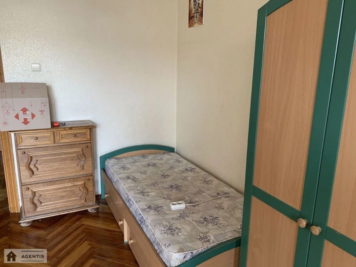 Здам квартиру 3 кімнати, 70 m², 9 пов./10 поверхів. 25, Драгоманова 25, Київ. 