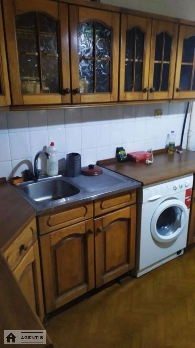 Здам квартиру 3 кімнати, 70 m², 9 пов./10 поверхів. 25, Драгоманова 25, Київ. 